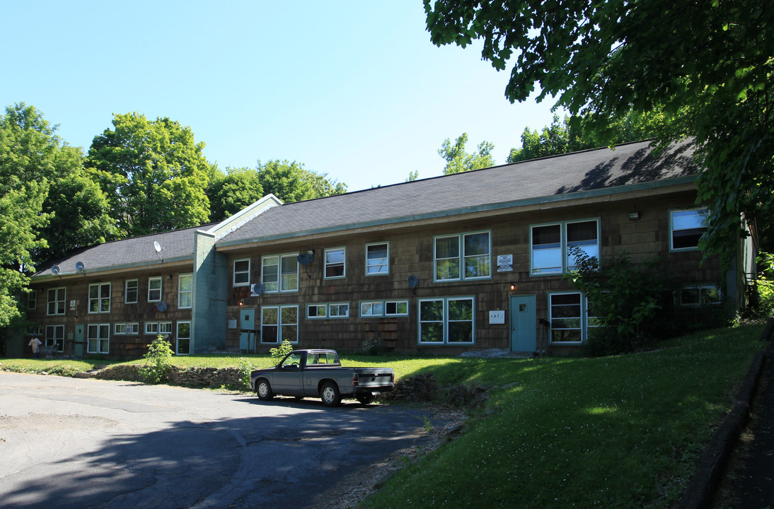 University Hill Apartments in Syracuse, NY - Foto de edificio