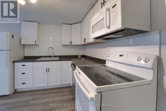258 Kingscourt Ave in Kingston, ON - Building Photo - Building Photo