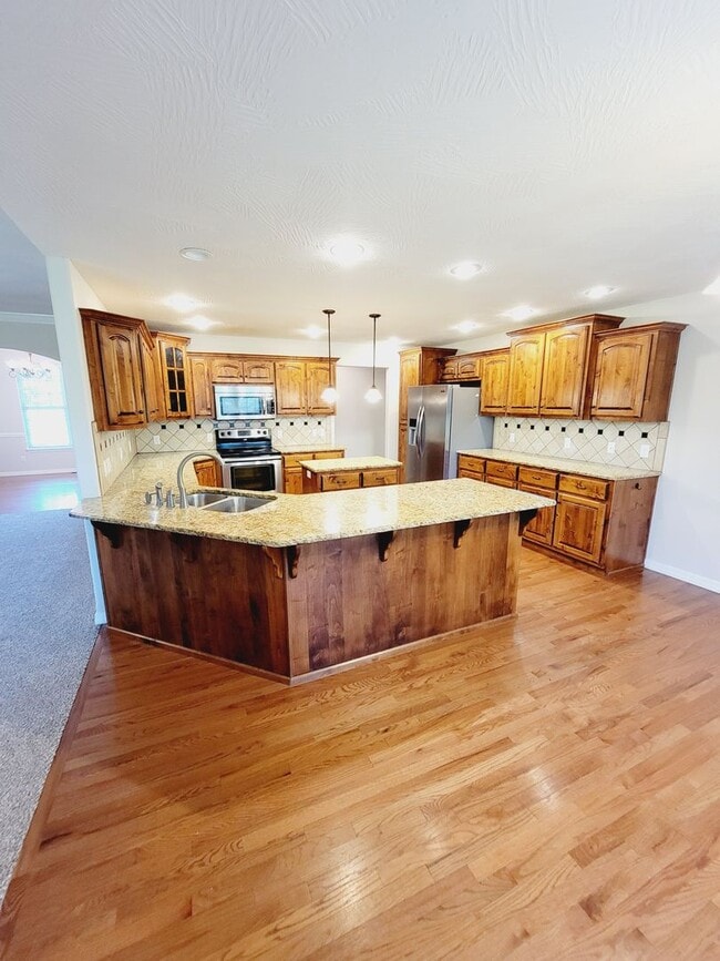 property at 4532 S Hemlock Ave