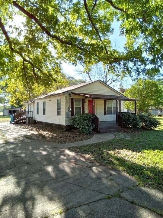 814 Lee St in Benton, LA - Foto de edificio