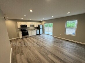 205 Bruns Dr in Brookville, OH - Foto de edificio - Building Photo