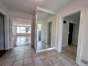 1090 Bayhead Dr in Mamaroneck, NY - Building Photo - Building Photo