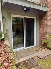 5 Highland Ln, Unit Ground Level Basement Apt in East Hampton, NY - Foto de edificio - Building Photo