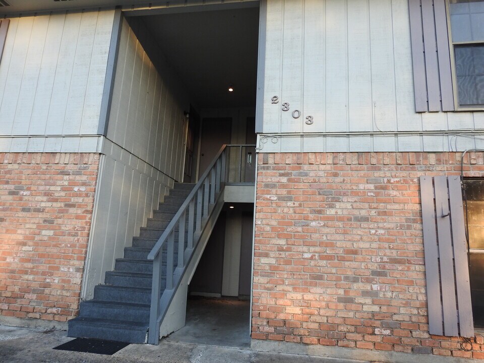 2303 Elm Ave, Unit 2 in Bay City, TX - Foto de edificio