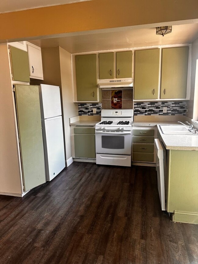 6012 Almendra Ave in Bakersfield, CA - Building Photo - Building Photo