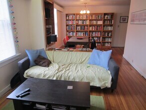 1537 New Hampshire St in Lawrence, KS - Foto de edificio - Building Photo