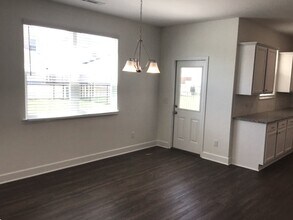 5262 Lake Maxwell Dr in Nashville, TN - Foto de edificio - Building Photo