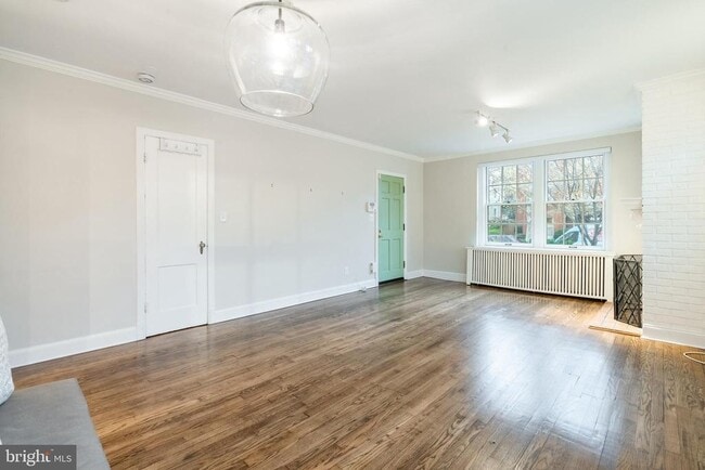 property at 1127 C St SE