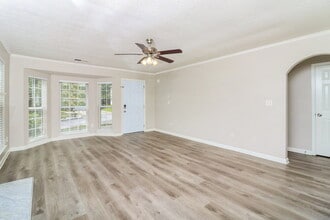 2540 Lake Royale Dr in Riverdale, GA - Foto de edificio - Building Photo