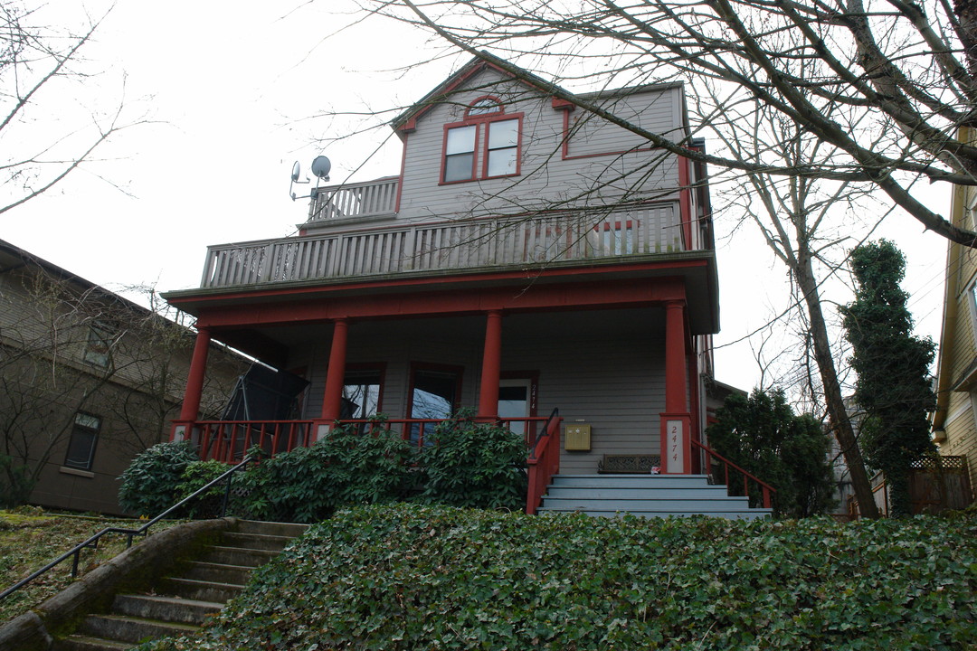 2474 NW Marshall St in Portland, OR - Building Photo