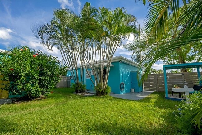 1626 Fletcher St, Unit 3 in Hollywood, FL - Foto de edificio - Building Photo