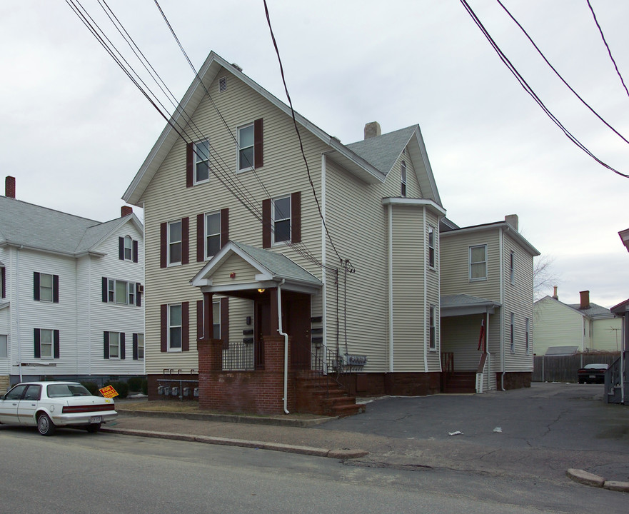 13 Cedar St in Taunton, MA - Building Photo