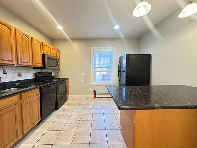 47 Carolina Ave, Unit 3 F in Providence, RI - Foto de edificio - Building Photo