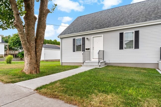 19 Bliss St in Dartmouth, MA - Building Photo - Building Photo