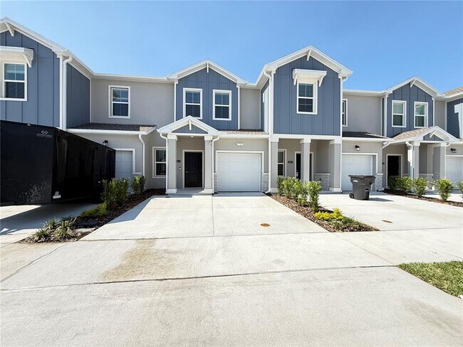 2611 Skyline Lp in Kissimmee, FL - Foto de edificio - Building Photo