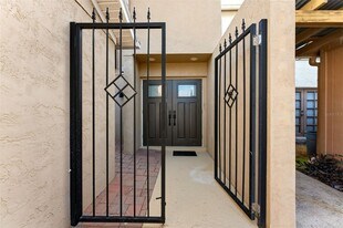 105 E Davis Blvd in Tampa, FL - Building Photo