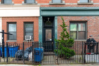 130 Norman Ave in Brooklyn, NY - Foto de edificio - Building Photo