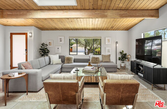 550 E Miraleste Ct in Palm Springs, CA - Building Photo - Building Photo