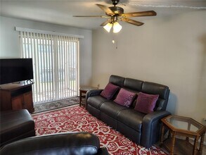 1818 Restful Dr, Unit M23 in Bradenton, FL - Building Photo - Building Photo