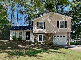 937 Bermuda Ct in Lawrenceville, GA - Building Photo