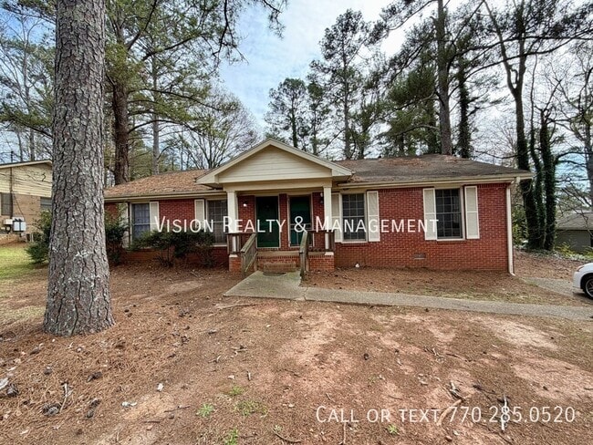 96 Brock St in Carrollton, GA - Building Photo - Building Photo