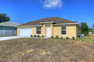 9125 101st Ave in Vero Beach, FL - Building Photo - Building Photo