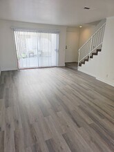 12835 Kling St, Unit 107 in Los Angeles, CA - Building Photo - Building Photo
