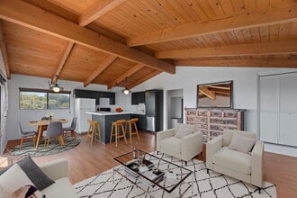 6160 Zumirez Dr, Unit Guesthouse in Malibu, CA - Building Photo - Building Photo
