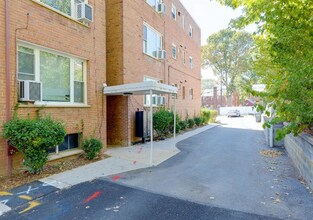 500 S Courthouse Rd, Unit APT 6 in Arlington, VA - Foto de edificio - Building Photo