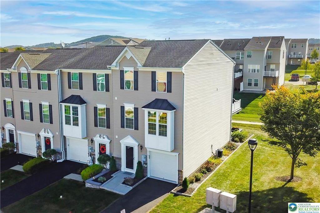 9 Red Rose Ln in Easton, PA - Building Photo