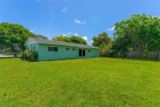 12520 SW 106th St in Miami, FL - Building Photo - Building Photo