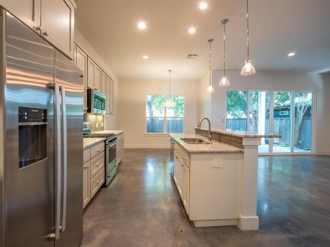 5001 Woodrow Ave in Austin, TX - Building Photo - Building Photo