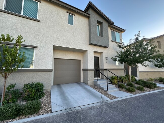2813 Tahiti Grape Wy in Las Vegas, NV - Building Photo - Building Photo