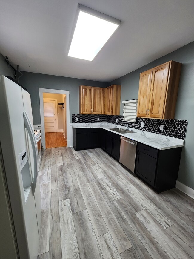 property at 207 N 6th St