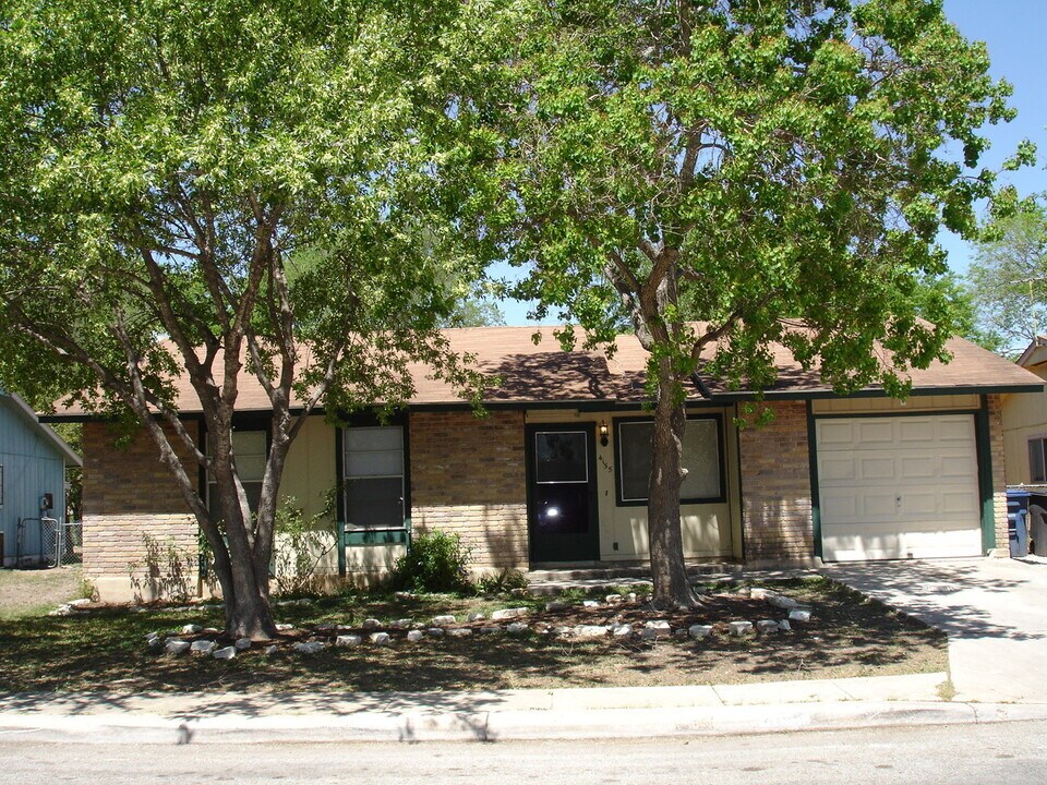 4155 Freestone St in San Antonio, TX - Building Photo