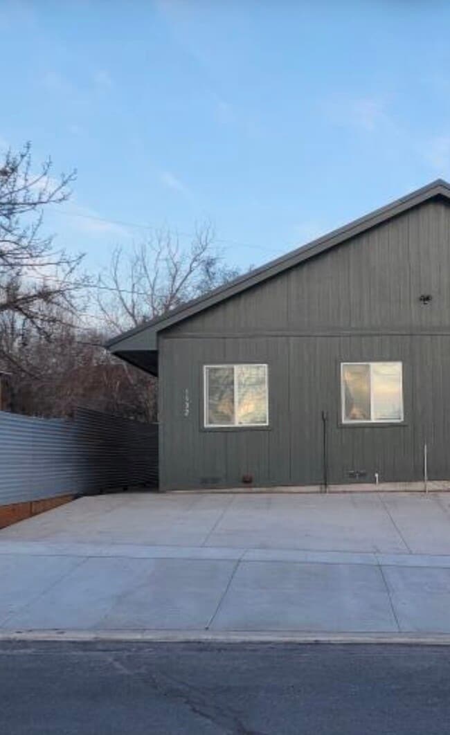 1528 Wilford Ave, Unit Wilford in Klamath Falls, OR - Foto de edificio - Building Photo