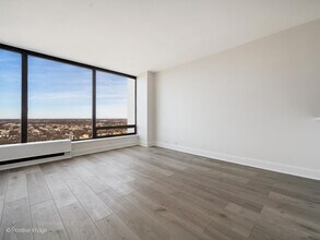 5445 N Sheridan Rd in Chicago, IL - Foto de edificio - Building Photo