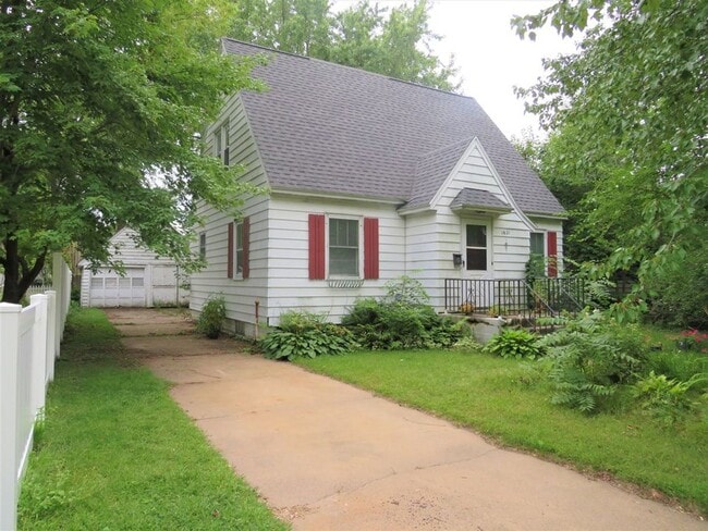 property at 1621 Badger Ave