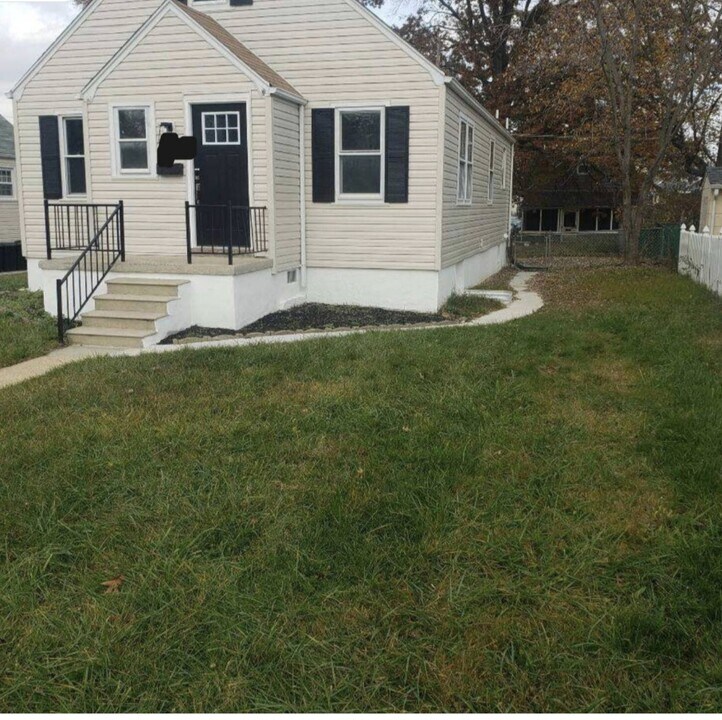 2604 Linwood Rd in Parkville, MD - Building Photo