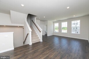 495 Monte Farm Rd in Mount Laurel, NJ - Building Photo