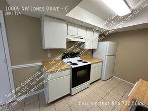 10005 NW Jones Dr in Kansas City, MO - Building Photo - Building Photo