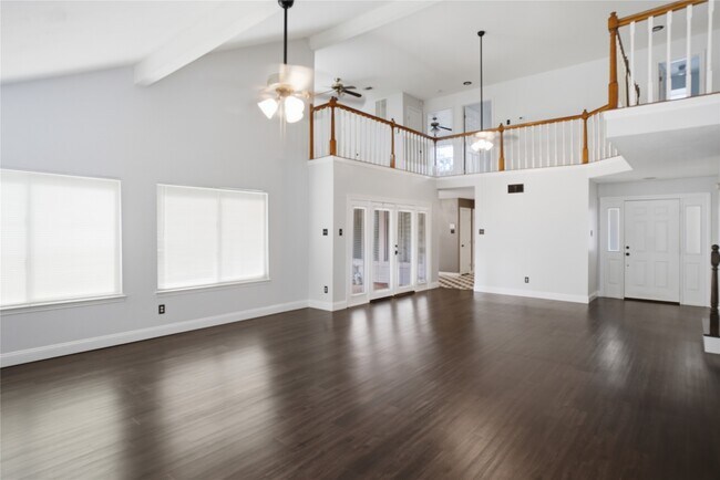 3223 S Briar Knoll Dr in Houston, TX - Building Photo - Building Photo