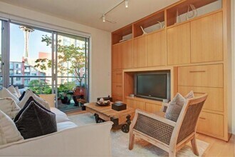 2929 1st Ave-Unit -510 in Seattle, WA - Building Photo - Building Photo
