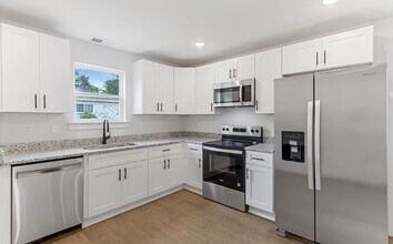 10 Berea Forest Cir in Greenville, SC - Building Photo - Building Photo