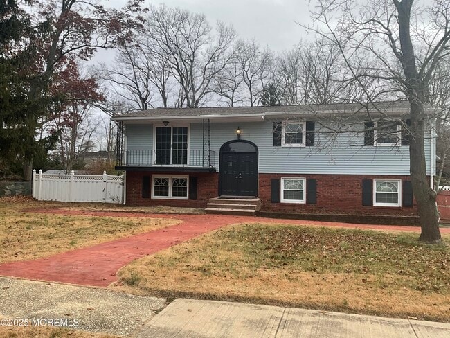 property at 117 Greymoor Rd