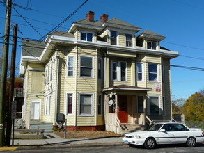 570 Broad St in Meriden, CT - Foto de edificio - Building Photo