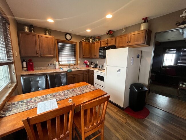 1038 S Lake Dr in Watertown, SD - Building Photo - Building Photo