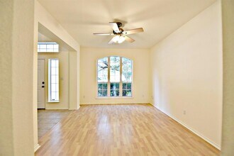 4220 N Summercrest Loop in Round Rock, TX - Building Photo - Building Photo