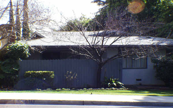 2440-2444 El Molino Ave in Altadena, CA - Building Photo