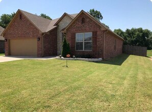 1311 W 14th Ave in Stillwater, OK - Building Photo - Building Photo